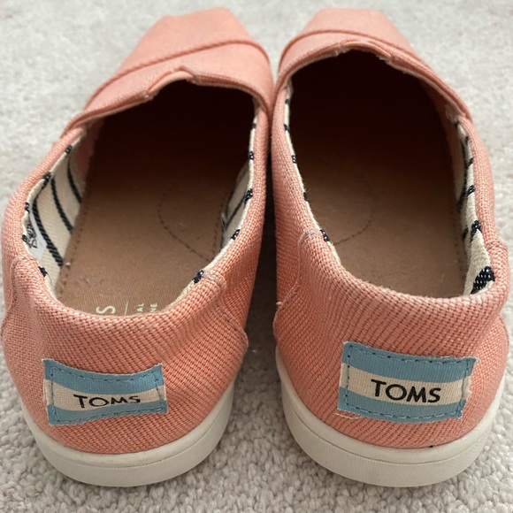 NEW (without tags/box) Tom’s - Picture 2 of 4